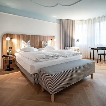 Western Hotel 4*